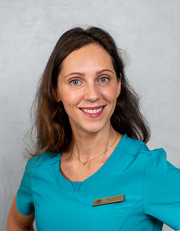 Indrė Margevičiūtė - gydytoja burnos chirurgė. Odontologijos klinika - „Gražių šypsenų namai“.